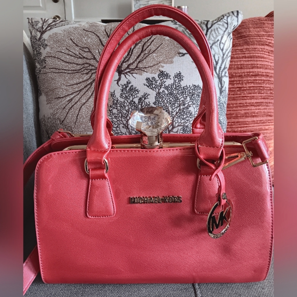 Michael Kors Kiss Lock Patent Satchel EUC - Picture 1 of 16